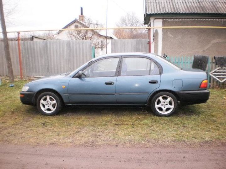 Продам Toyota Corolla 1995 года в Луганске