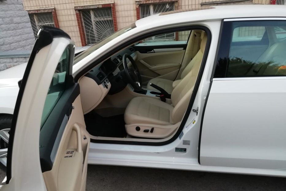 Продам Volkswagen Passat B7 SE 2013 года в Киеве