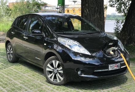 Продам Nissan Leaf 0zeo 2013 года в Киеве