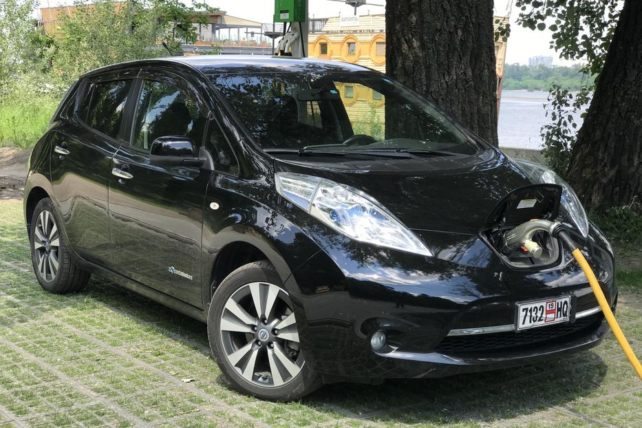 Продам Nissan Leaf 0zeo 2013 года в Киеве