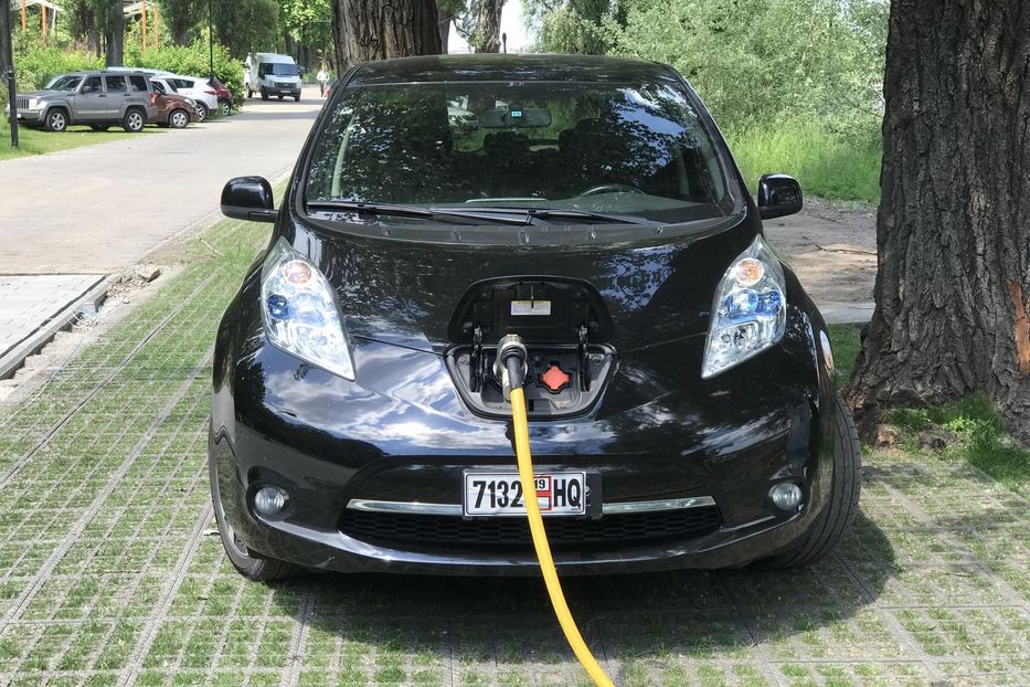 Продам Nissan Leaf 0zeo 2013 года в Киеве