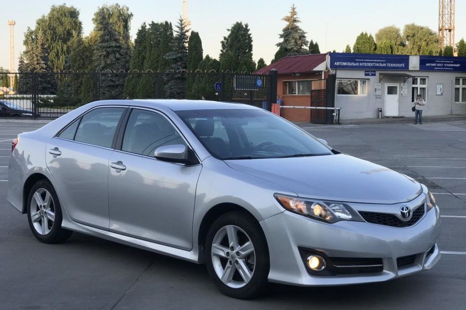 Продам Toyota Camry SE 2013 года в Киеве