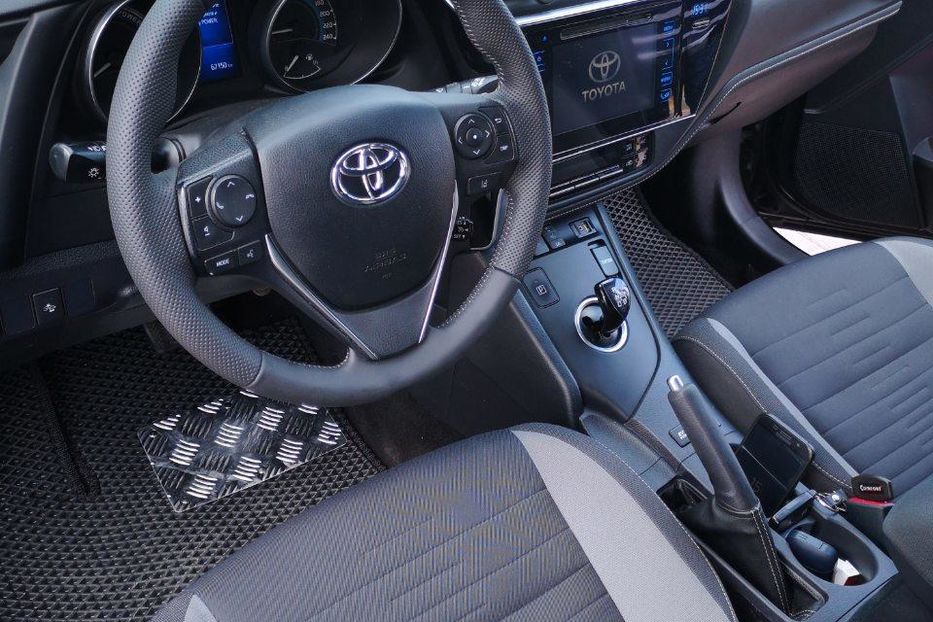Продам Toyota Auris 2016 года в Полтаве