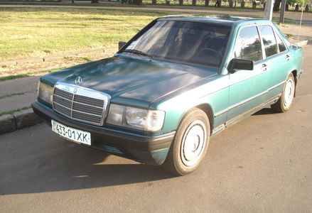 Продам Mercedes-Benz E-Class 190Е 1982 года в Харькове