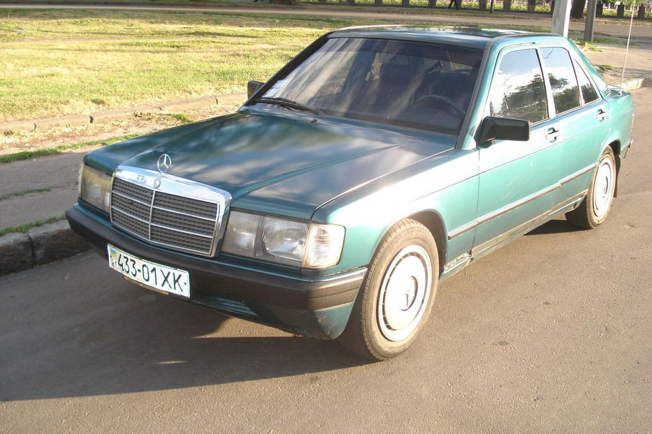 Продам Mercedes-Benz E-Class 190Е 1982 года в Харькове