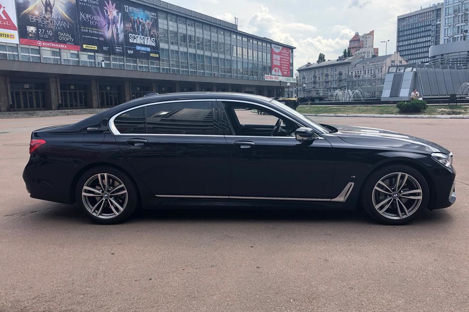 Продам BMW 740 Le iPerformance 2017 года в Киеве