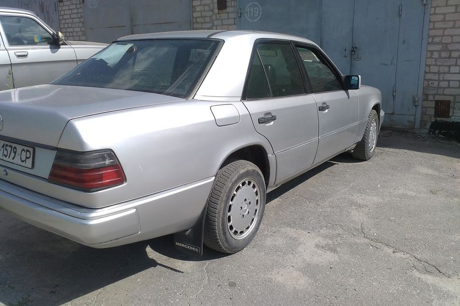 Продам Mercedes-Benz E-Class 124 1993 года в Харькове