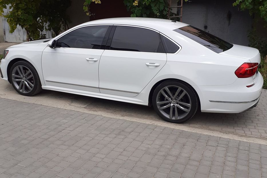 Продам Volkswagen Passat B8 R-Line 2016 года в Одессе