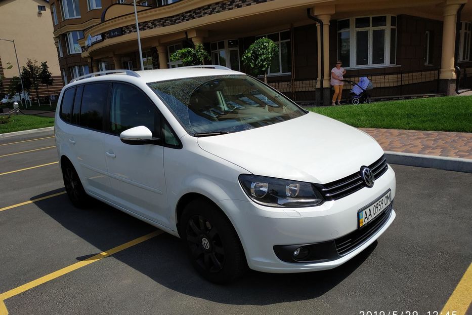 Продам Volkswagen Touran 2014 года в Киеве