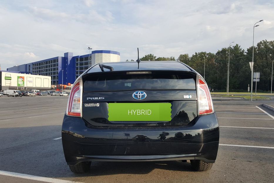 Продам Toyota Prius HYBRID 2013 года в Киеве