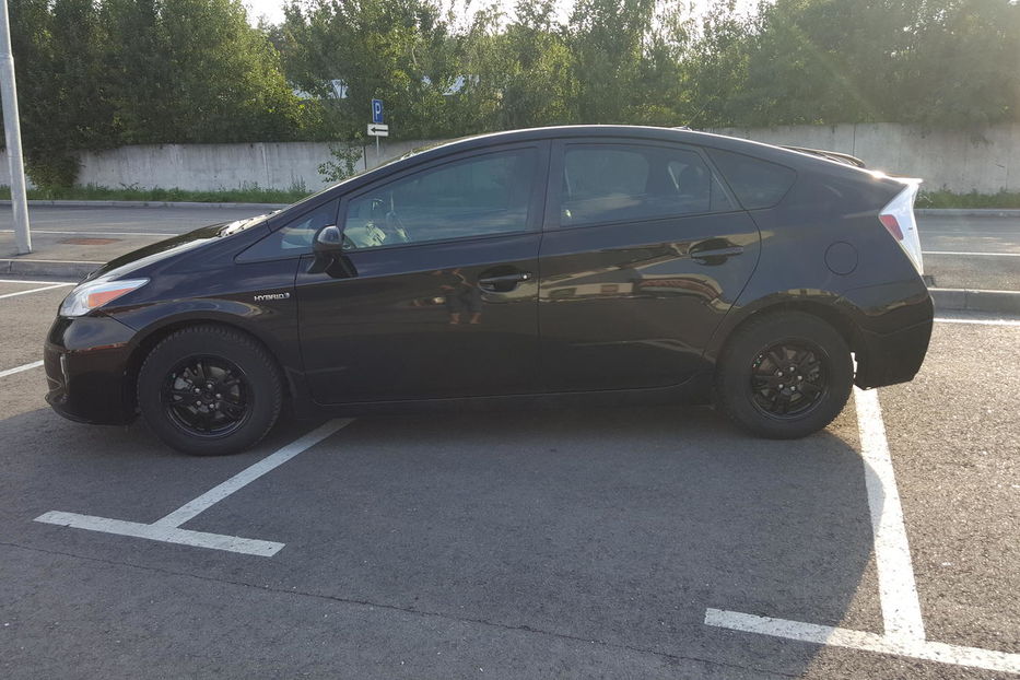 Продам Toyota Prius HYBRID 2013 года в Киеве