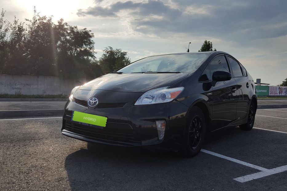 Продам Toyota Prius HYBRID 2013 года в Киеве