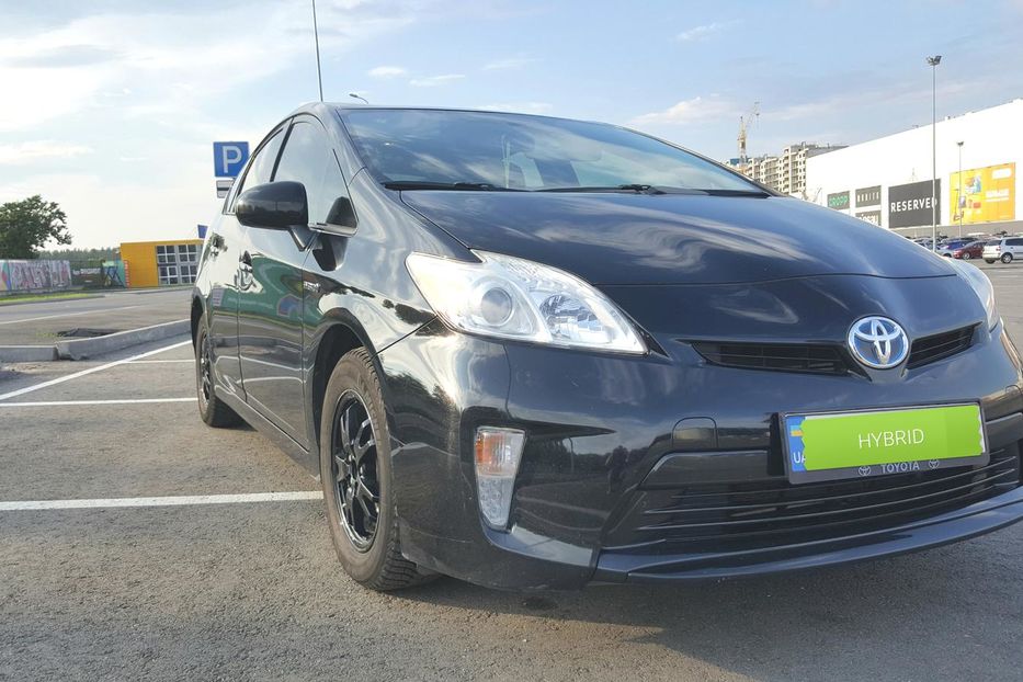 Продам Toyota Prius HYBRID 2013 года в Киеве