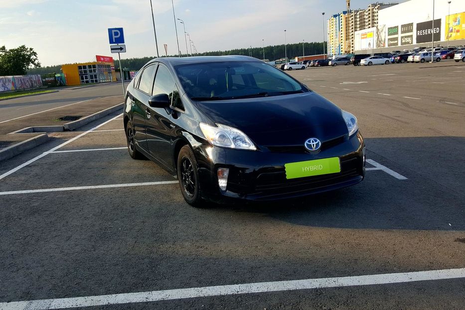 Продам Toyota Prius HYBRID 2013 года в Киеве