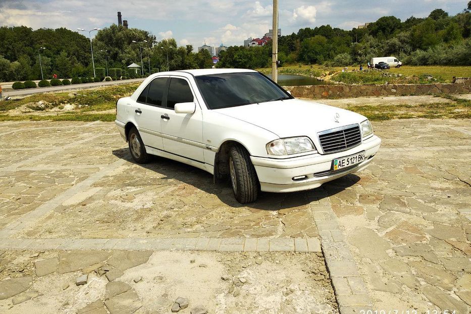 Продам Mercedes-Benz C-Class 1997 года в Днепре