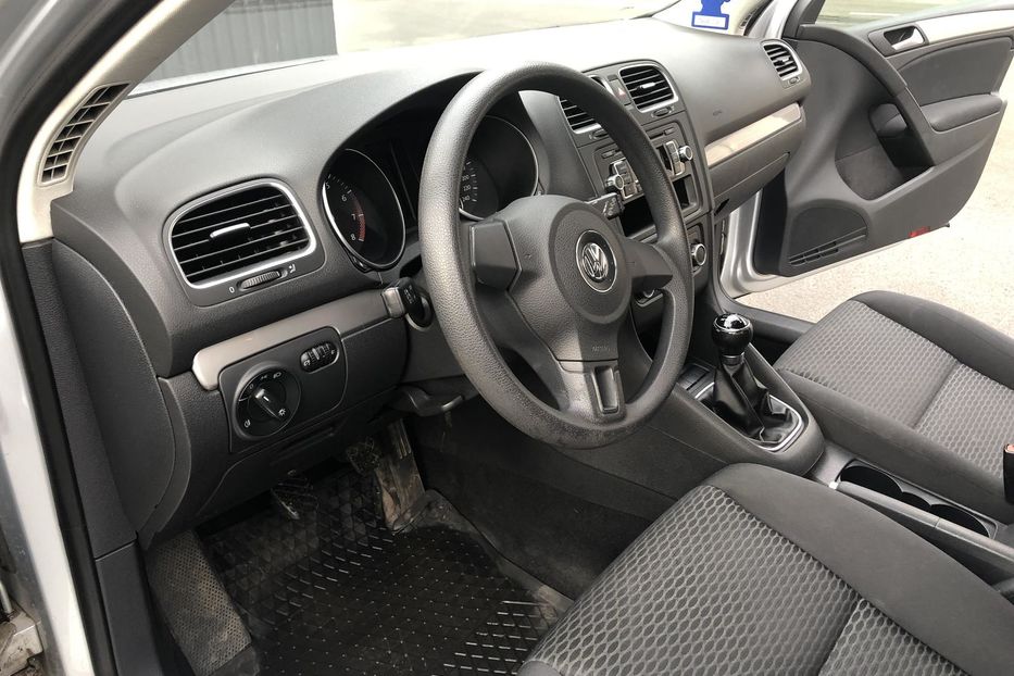 Продам Volkswagen Golf  VI 2010 года в Киеве