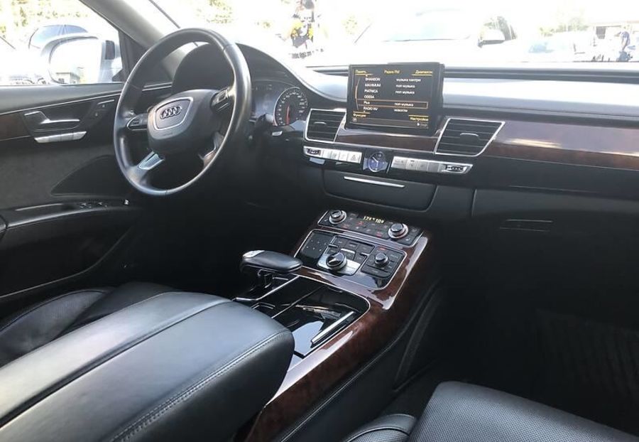 Продам Audi A8 2012 года в Одессе