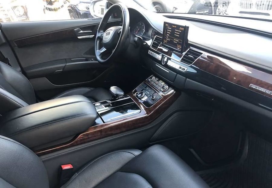 Продам Audi A8 2012 года в Одессе