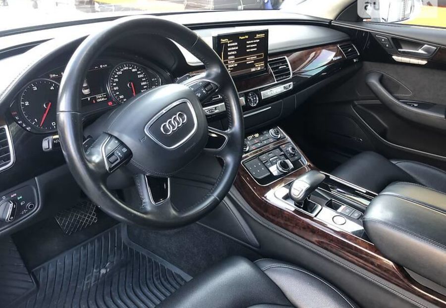 Продам Audi A8 2012 года в Одессе