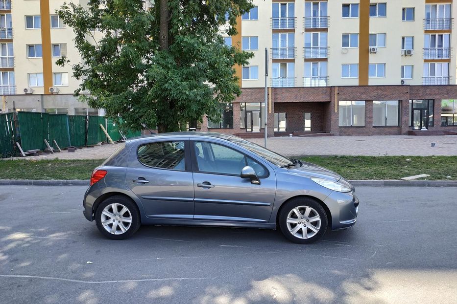 Продам Peugeot 207 2008 года в Киеве