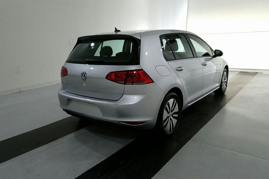 Продам Volkswagen e-Golf 2016 года в Киеве