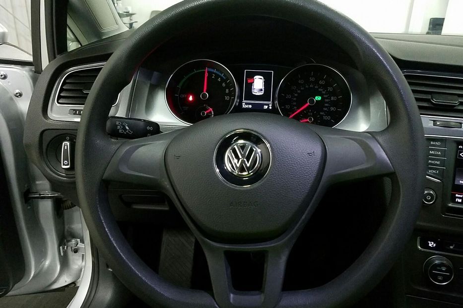 Продам Volkswagen e-Golf 2016 года в Киеве