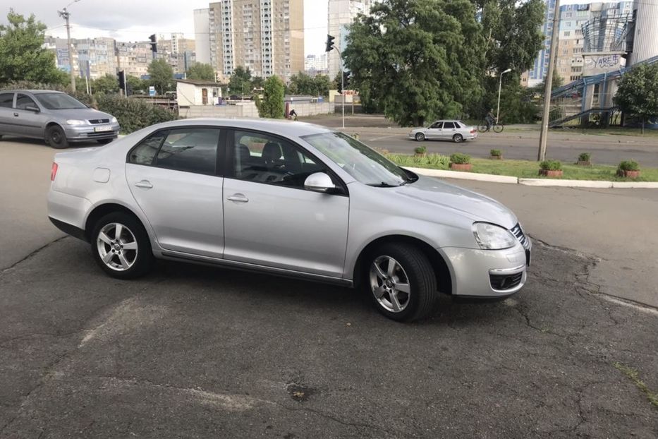 Продам Volkswagen Jetta 1,6 BSE 2010 года в Киеве