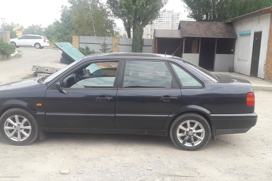 Продам Volkswagen Passat B4 1.8 (90л.с.) 1994 года в Харькове