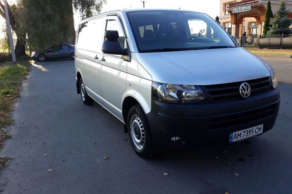 Продам Volkswagen T5 (Transporter) пасс. 2014 года в Киеве