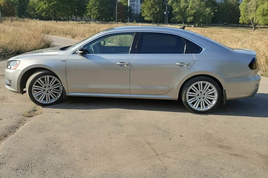 Продам Volkswagen Passat B7 2014 года в Харькове