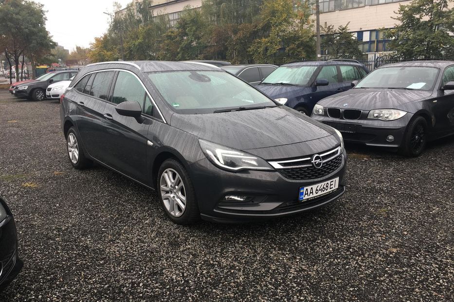 Продам Opel Astra K 2016 года в Киеве