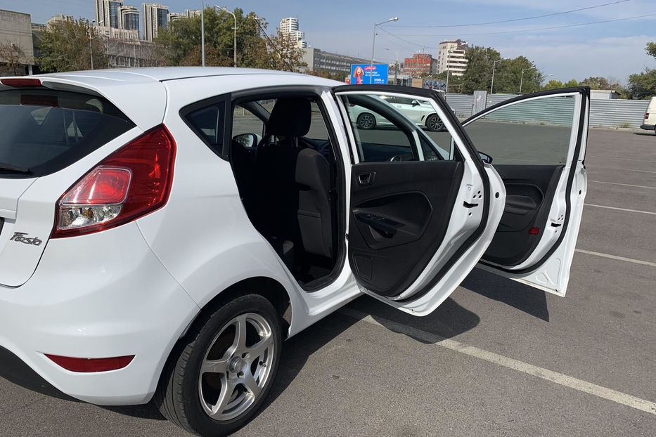 Продам Ford Fiesta Maximal 2014 года в Днепре