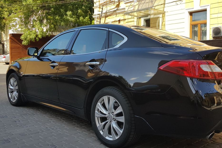 Продам Infiniti Q70 2015 года в Киеве