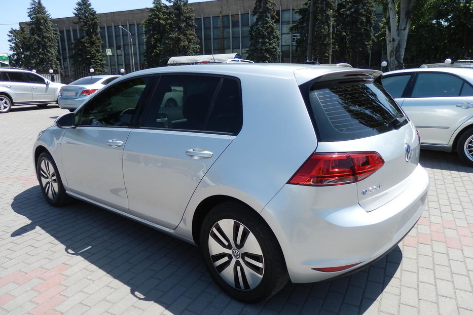 Продам Volkswagen e-Golf SE 2016 года в Запорожье