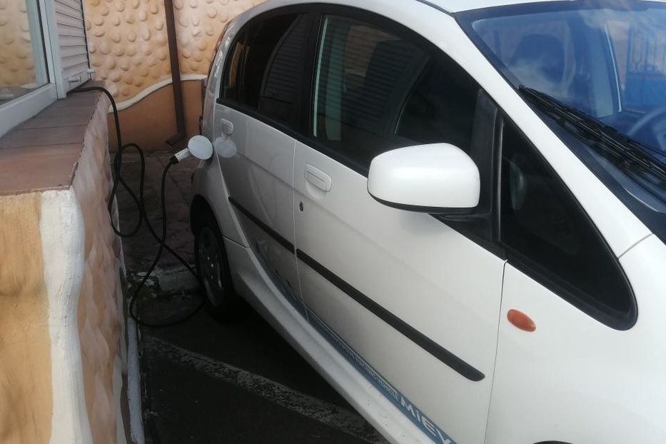 Продам Mitsubishi i-MiEV 2013 года в Киеве