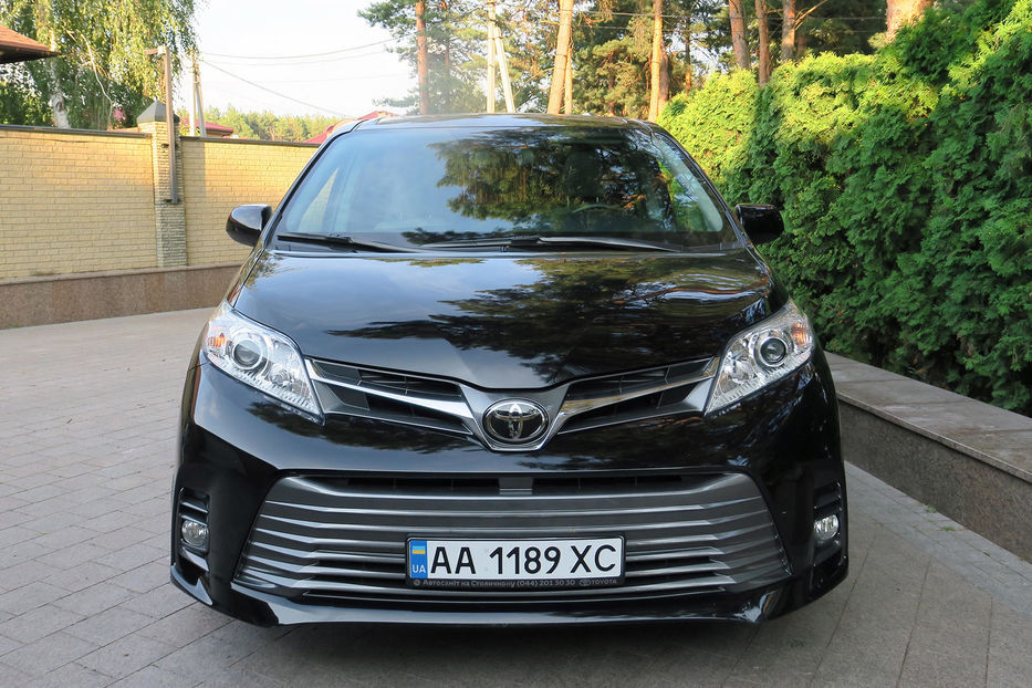 Продам Toyota Sienna XLE PREMIUM AWD 2018 года в Киеве