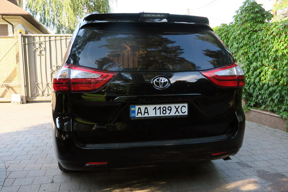 Продам Toyota Sienna XLE PREMIUM AWD 2018 года в Киеве