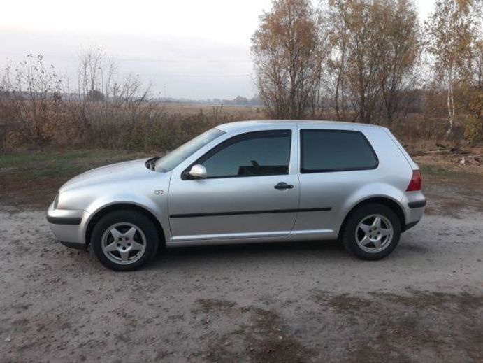 Продам Volkswagen Golf IV 2000 года в Киеве