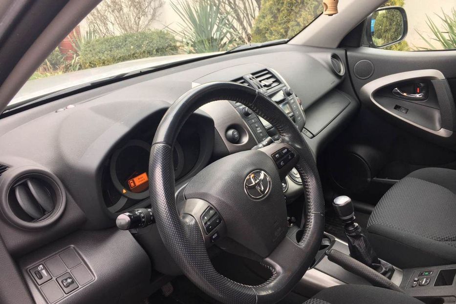 Продам Toyota Rav 4 2011 года в Одессе