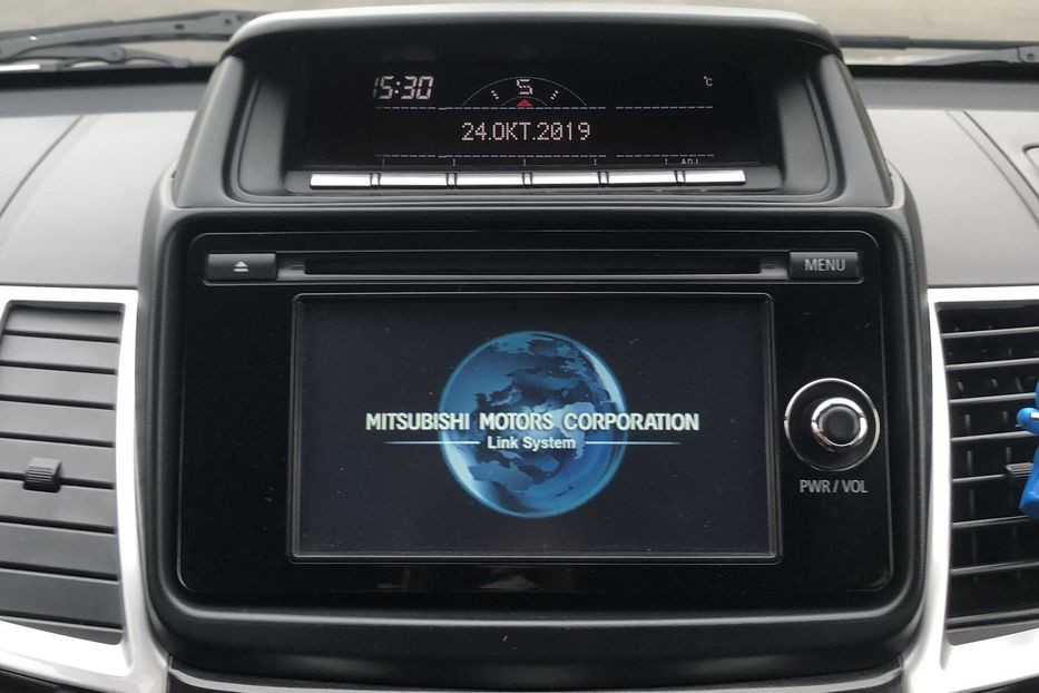 Продам Mitsubishi Pajero Sport Intense 2013 года в Киеве