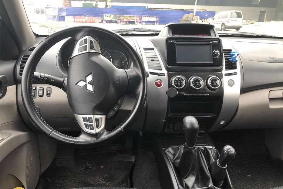 Продам Mitsubishi Pajero Sport Intense 2013 года в Киеве