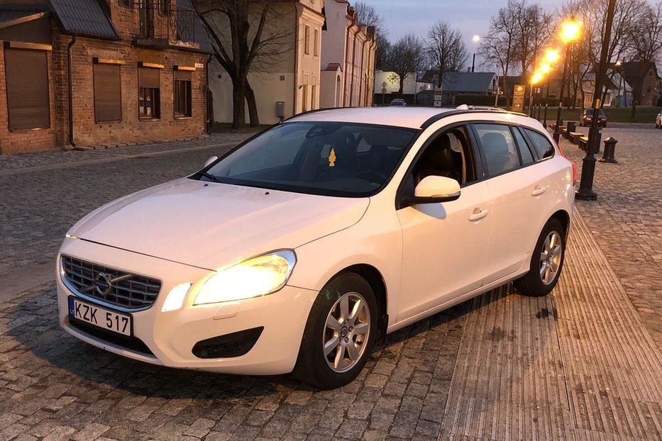 Продам Volvo V60 2012 года в Харькове