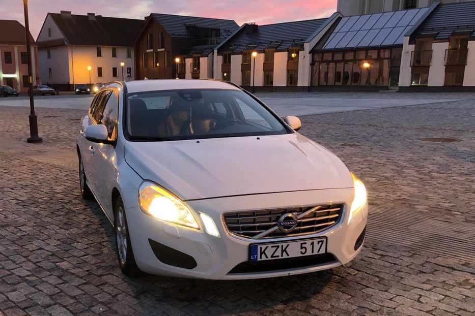 Продам Volvo V60 2012 года в Харькове