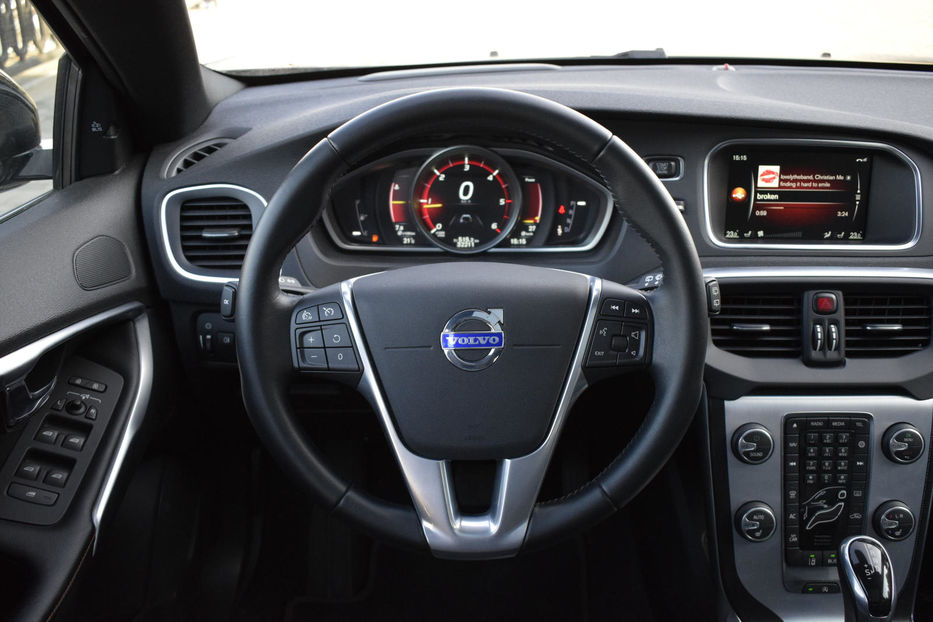 Продам Volvo V40 Ocean Race D4 BITURBO 2015 года в Днепре