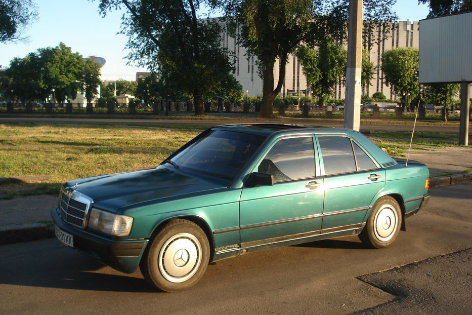 Продам Mercedes-Benz E-Class 190 1982 года в Харькове