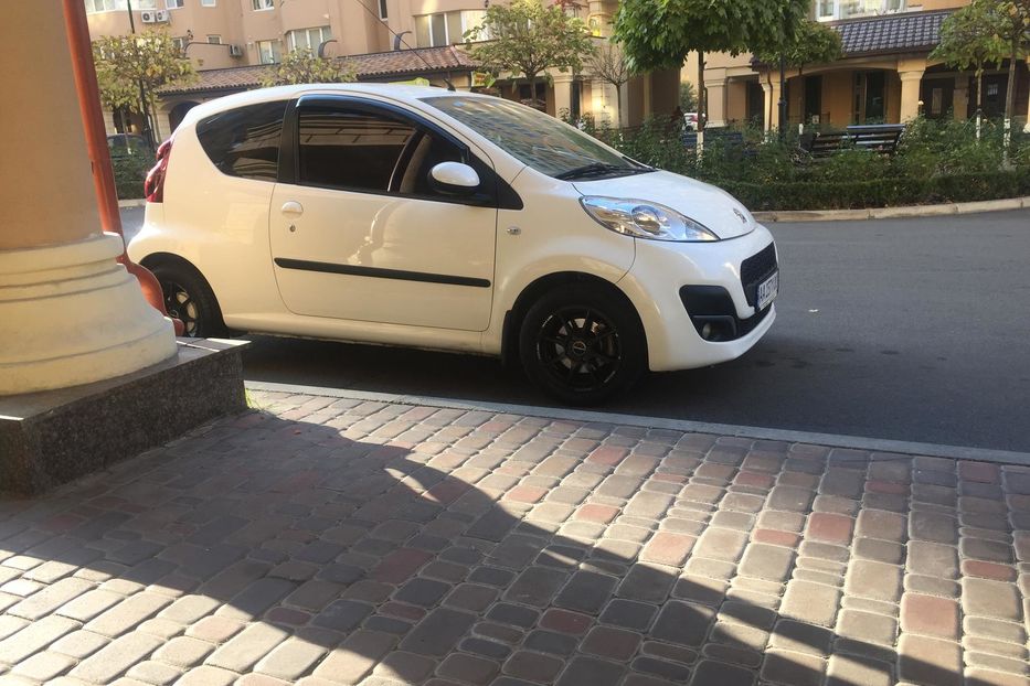 Продам Peugeot 107 2012 года в Киеве