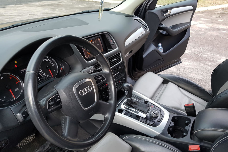 Продам Audi Q5 2.0 TDI S-Line Quattro 2010 -  2010 года в Ровно