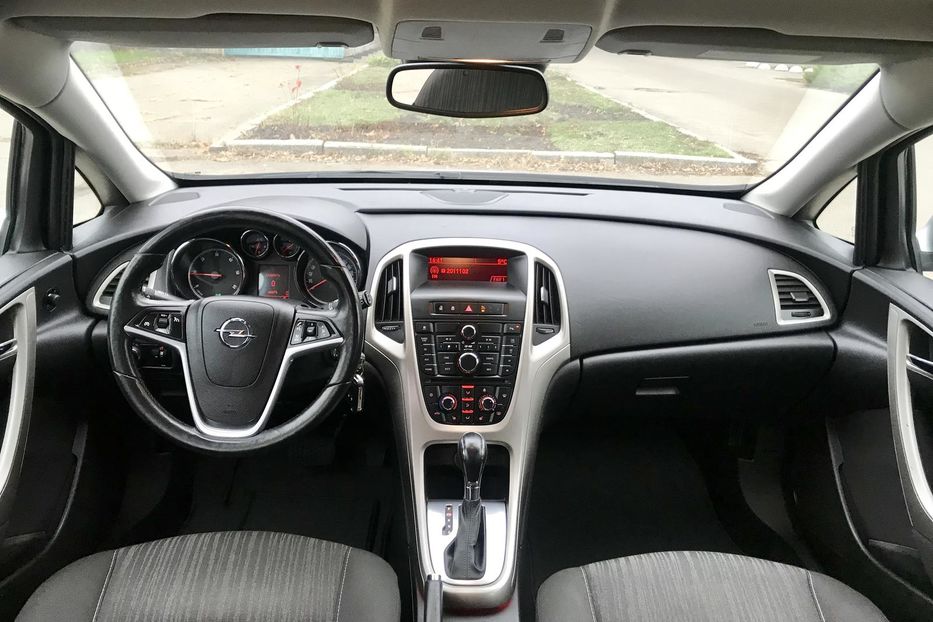 Продам Opel Astra J Sport Tourer 2011 года в Киеве