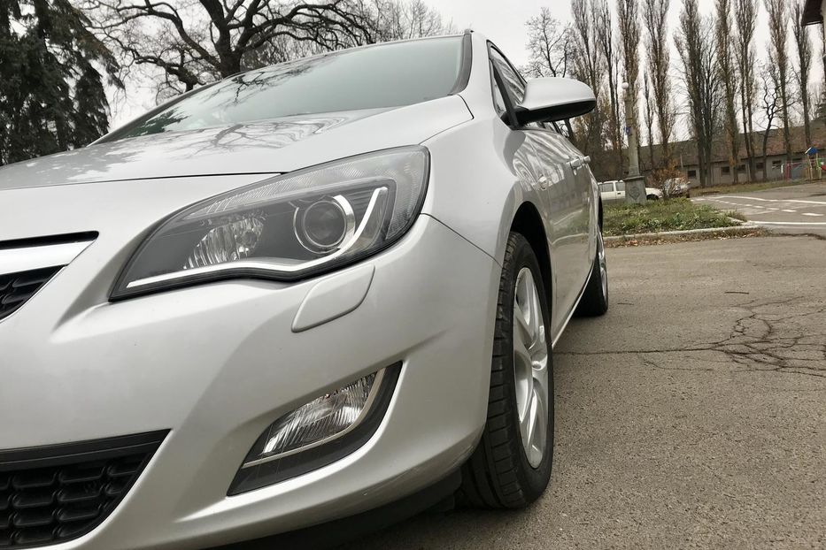 Продам Opel Astra J Sport Tourer 2011 года в Киеве