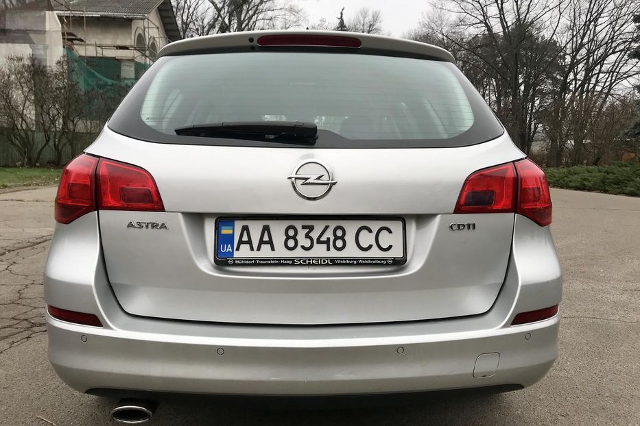 Продам Opel Astra J Sport Tourer 2011 года в Киеве